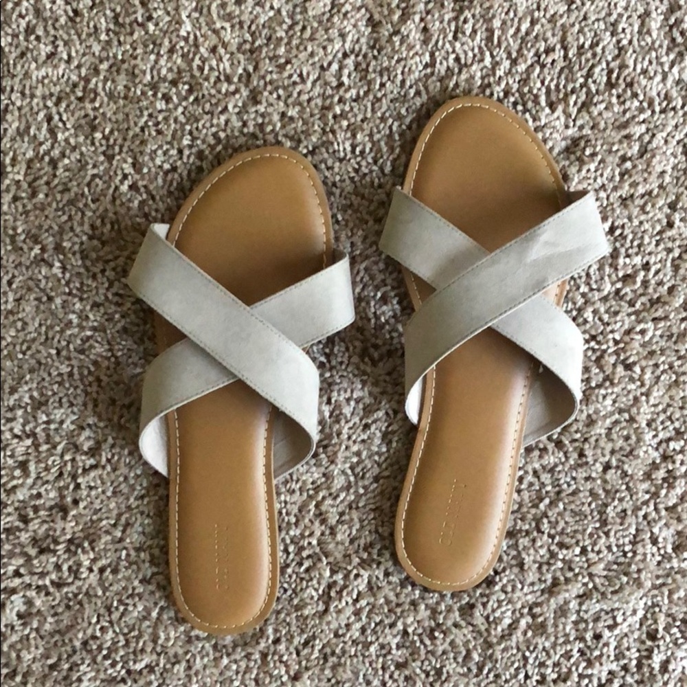 Nude Old Navy slides